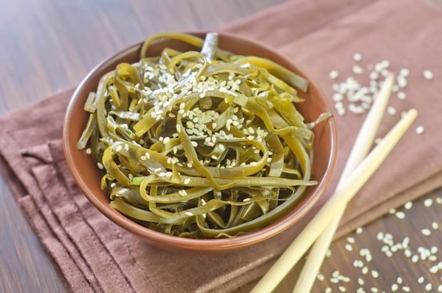 Canned seaweed salad