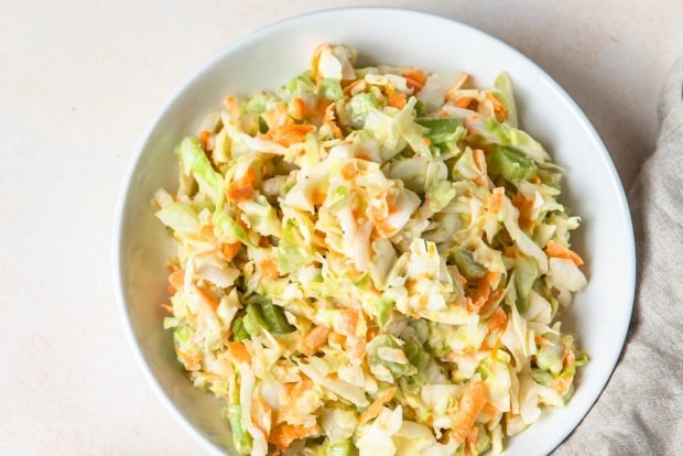 Salad with cabbage, carrots and rhubarb