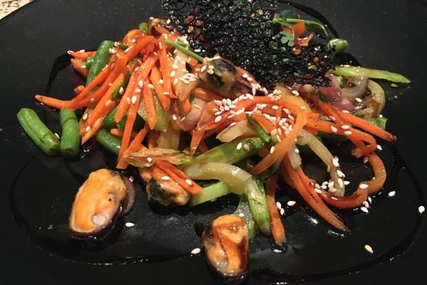 Korean salad with mussels