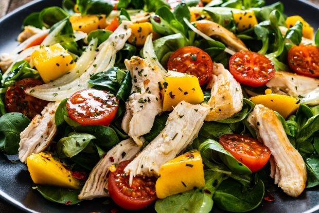 Salad with chicken, cherry tomatoes and pumpkin