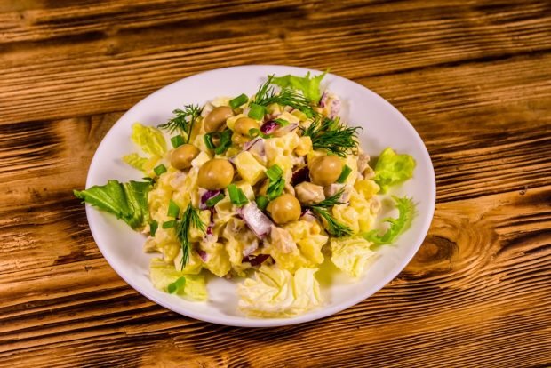 Salad with mushrooms and potatoes 