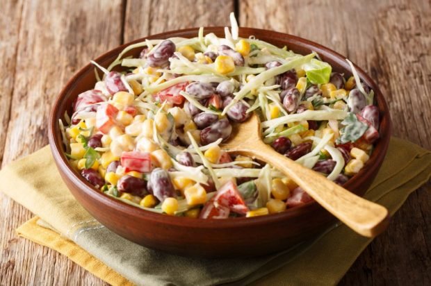 Cabbage, red bean, corn and bell pepper salad