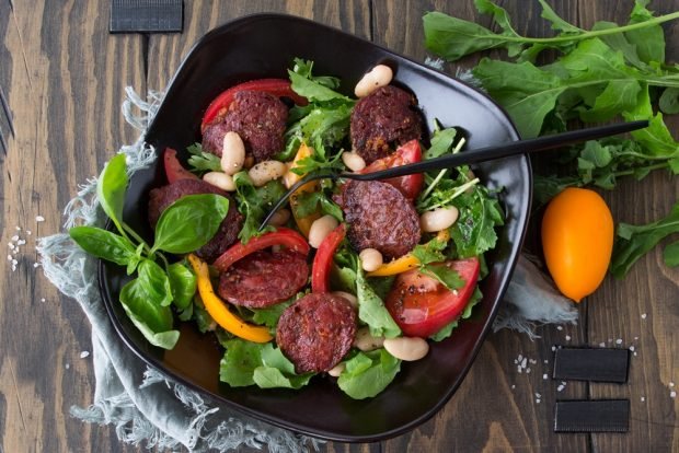 Salad with smoked sausage and canned beans