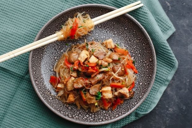 Salad with funchosa, chicken, champignons and bell pepper