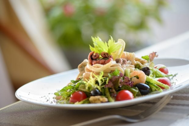 Italian salad with sea cocktail