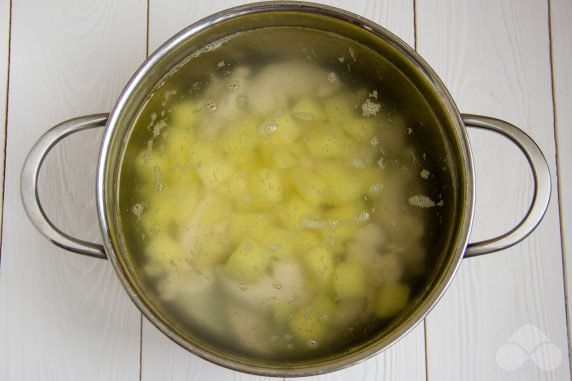 Pea soup with canned peas: photo of recipe preparation, step 2