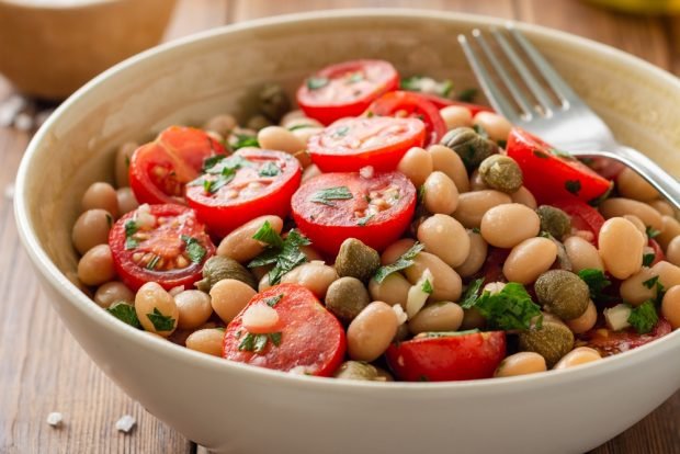 Salad with beans and capers 