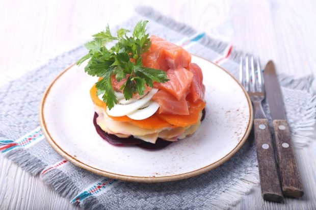 Puff salad with beets, potatoes, eggs and red fish