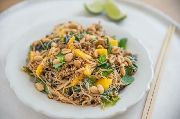 Funchosa salad with mango, minced meat and arugula