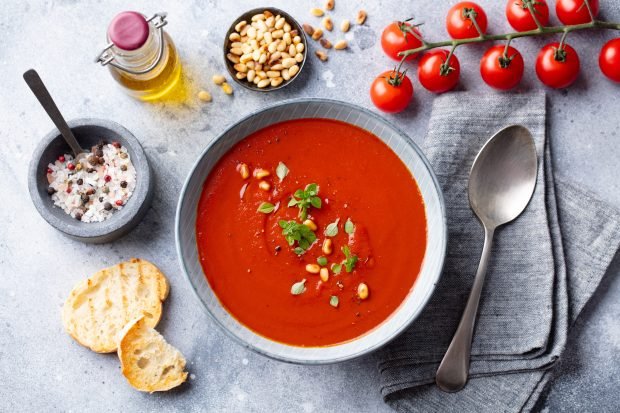 Classic tomato puree soup