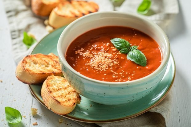 Fresh tomato puree soup 