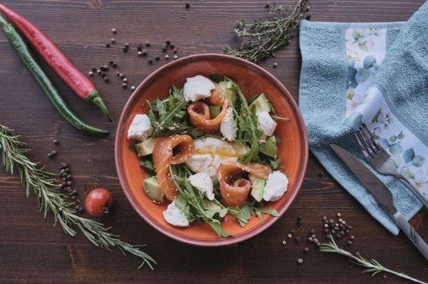 Salad of red fish, avocado and feta is a simple and delicious recipe, how to cook step by step