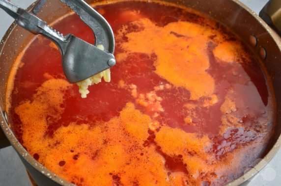 Classic borscht with chicken: photo of recipe preparation, step 8