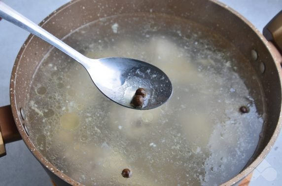 Classic borscht with chicken: photo of recipe preparation, step 2