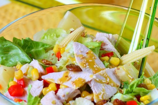 Salad with chicken and baby corn