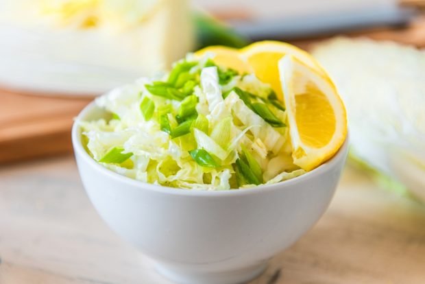 Salad with Peking cabbage, green onion and lemon