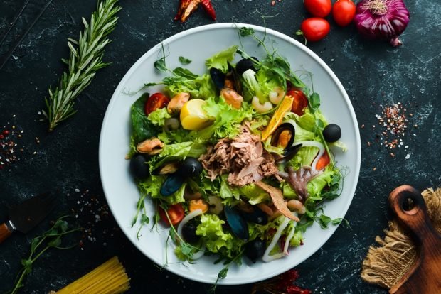 Salad with tuna and mussels – a simple and delicious recipe, how to cook step by step