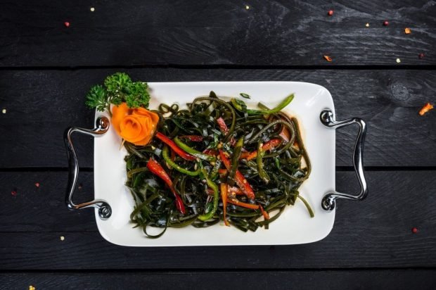 Spicy seaweed salad with two types of pepper – a simple and delicious recipe, how to cook step by step