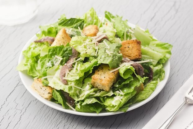 Caesar salad with anchovies