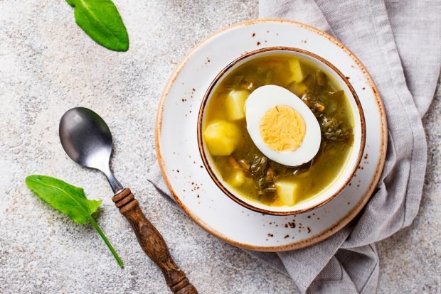 Green Ukrainian borscht in a slow cooker 