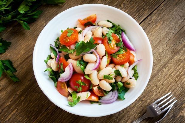 Homemade salad with vegetables and beans