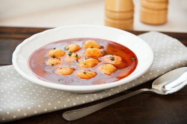 Tomato soup with semolina dumplings 