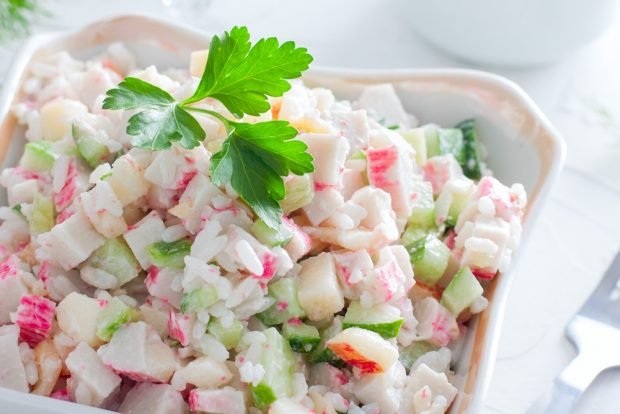 Crab salad with rice and green apples