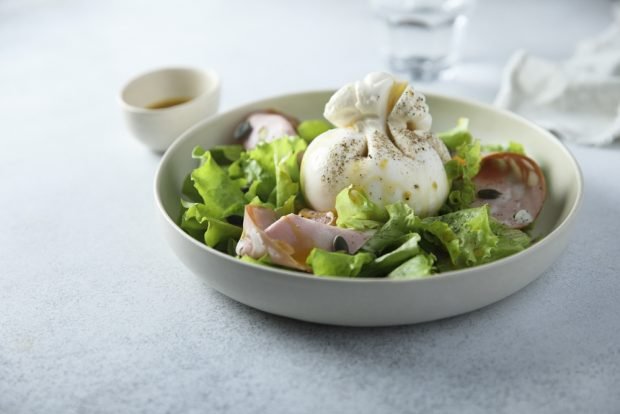 Salad with ham and buratta 