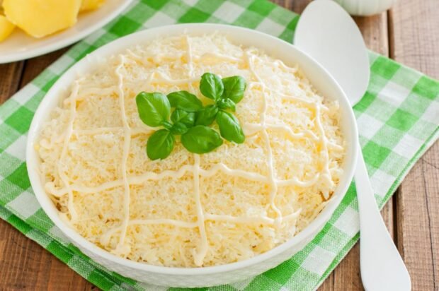 Puff salad with chicken, Korean carrots and cheese