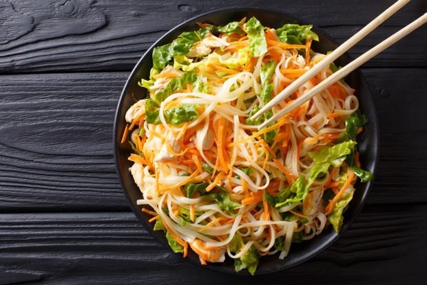 Vietnamese salad with smoked chicken and rice noodles