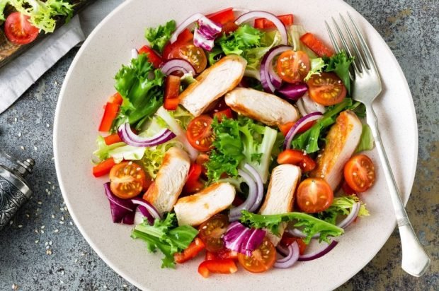 Salad with meat and vegetables