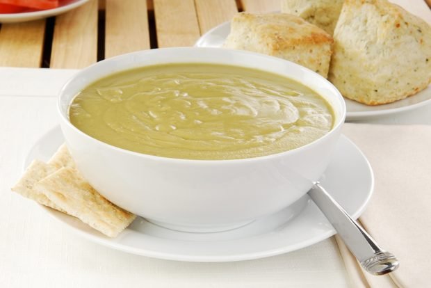 Lean pea soup in a slow cooker