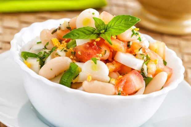 Diet salad with boiled beans is a simple and delicious recipe, how to cook step by step