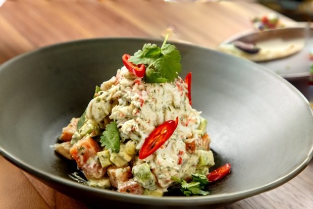 Spicy salad with crab meat and avocado – a simple and delicious recipe, how to cook step by step