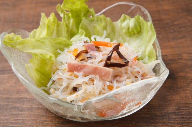 Salad with funchosa, ham and wood mushrooms