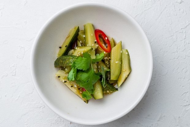 Salad of broken cucumbers is a simple and delicious recipe, how to cook step by step