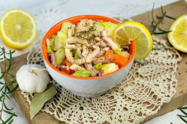 Salad with squid, octopus, tomatoes and potatoes