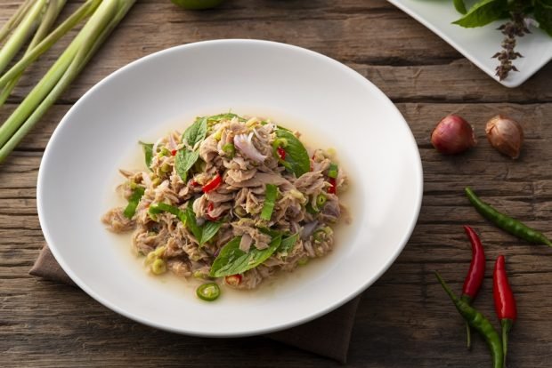 Simple salad with canned fish