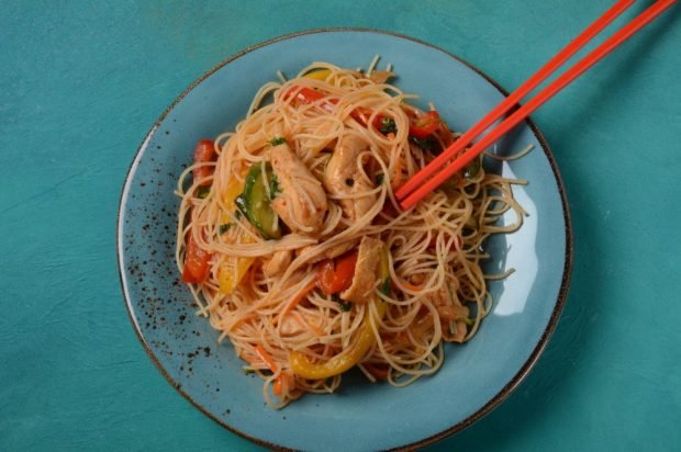 Salad with chicken, funchosa and vegetables