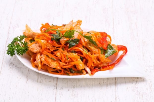 Korean carrot with bell pepper and boiled pork