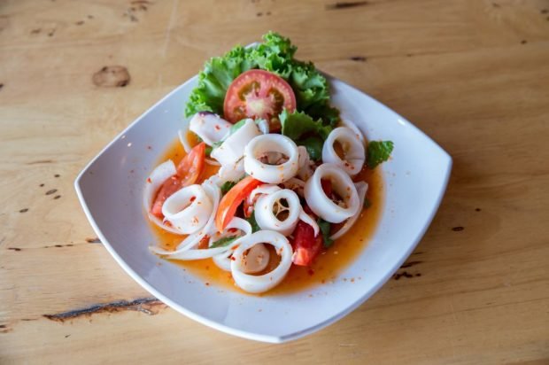 Thai salad of squid and vegetables – a simple and delicious recipe, how to cook step by step