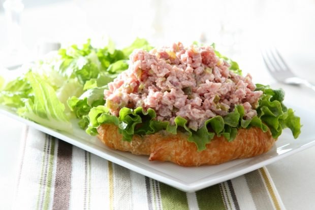 Chopped salad with ham is a simple and delicious recipe, how to cook step by step