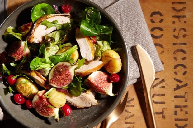 Salad with new potatoes, smoked chicken and figs – a simple and delicious recipe, how to cook step by step