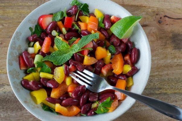 Red bean and bell pepper salad