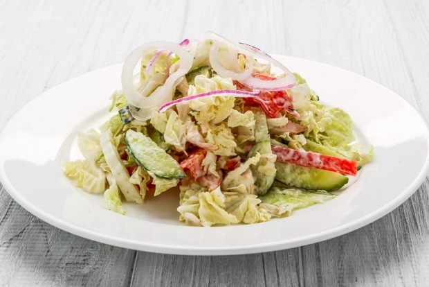 Salad with Peking cabbage and smoked sausage