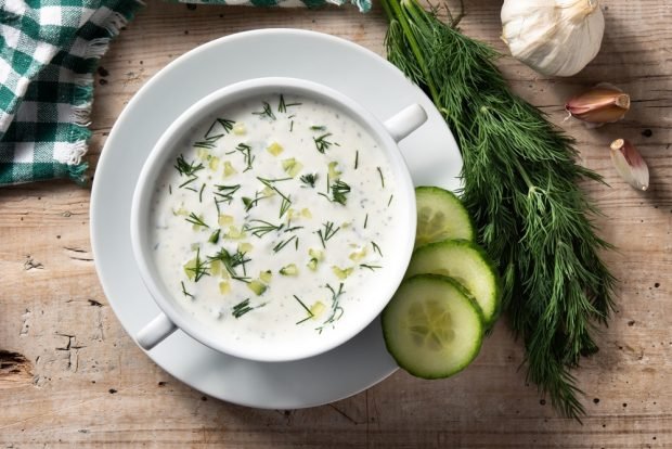 Bulgarian milk soup with cucumbers 