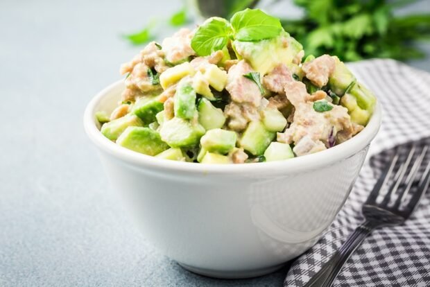 Salad with tuna and avocado is a simple and delicious recipe, how to cook step by step