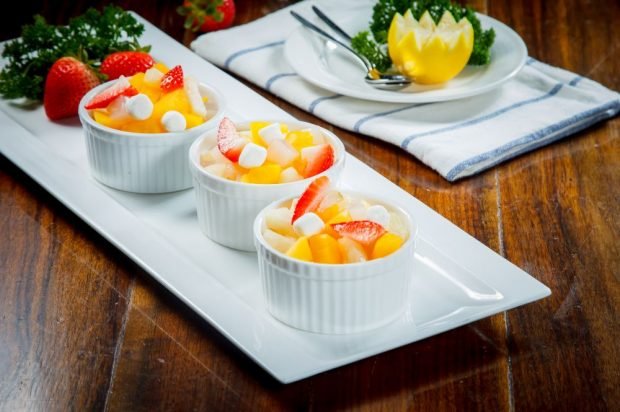 Fruit salad with marshmallows is a simple and delicious recipe, how to cook step by step