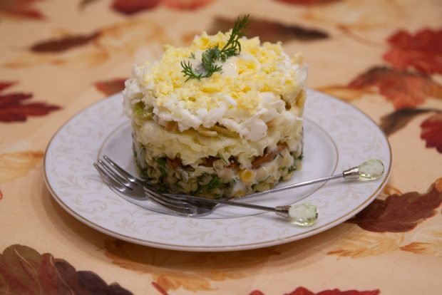 Puff salad with mushrooms, peas and apples