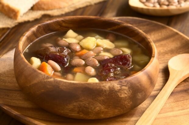 Bean soup with beef 